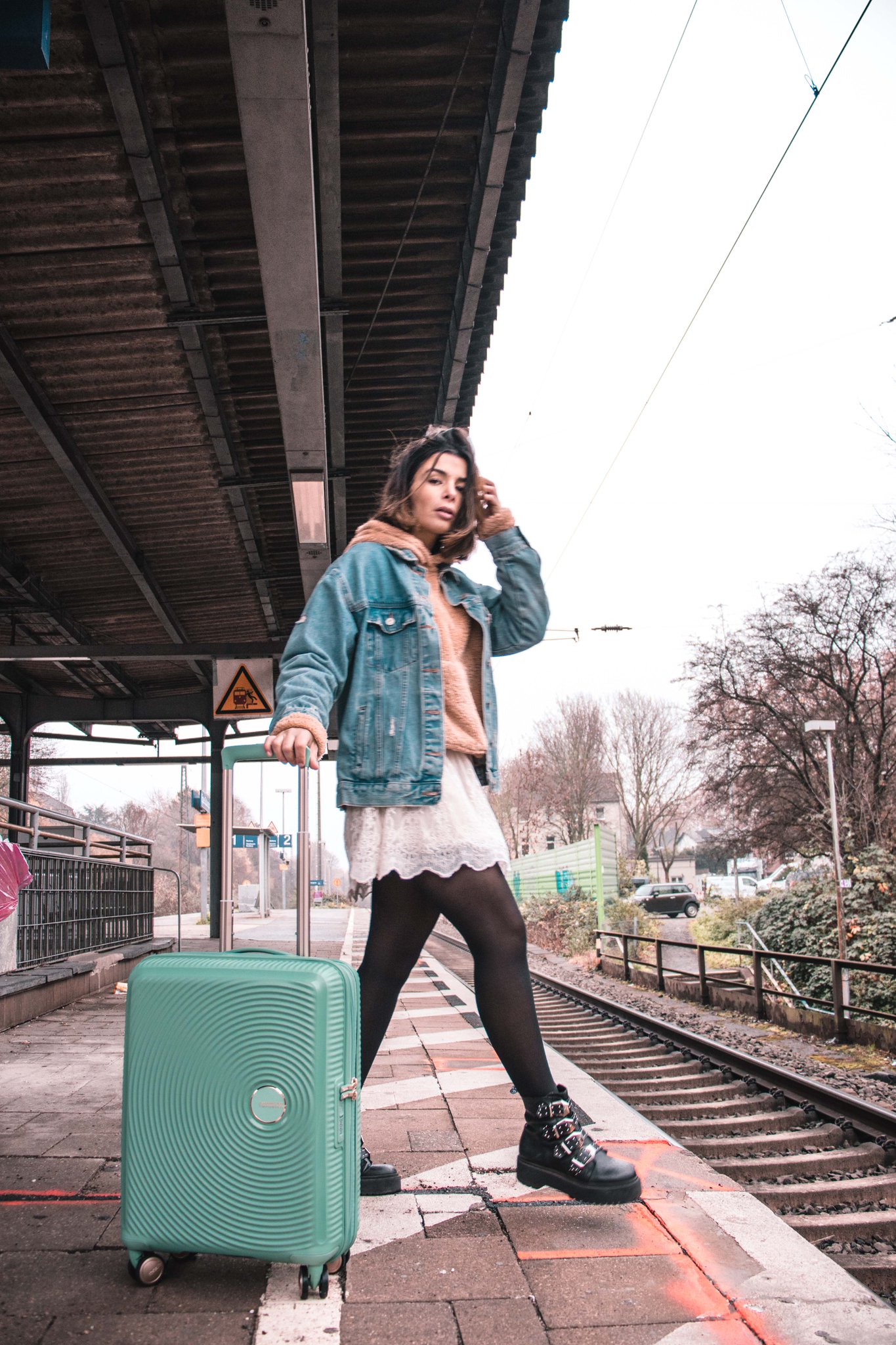 american tourister almond green