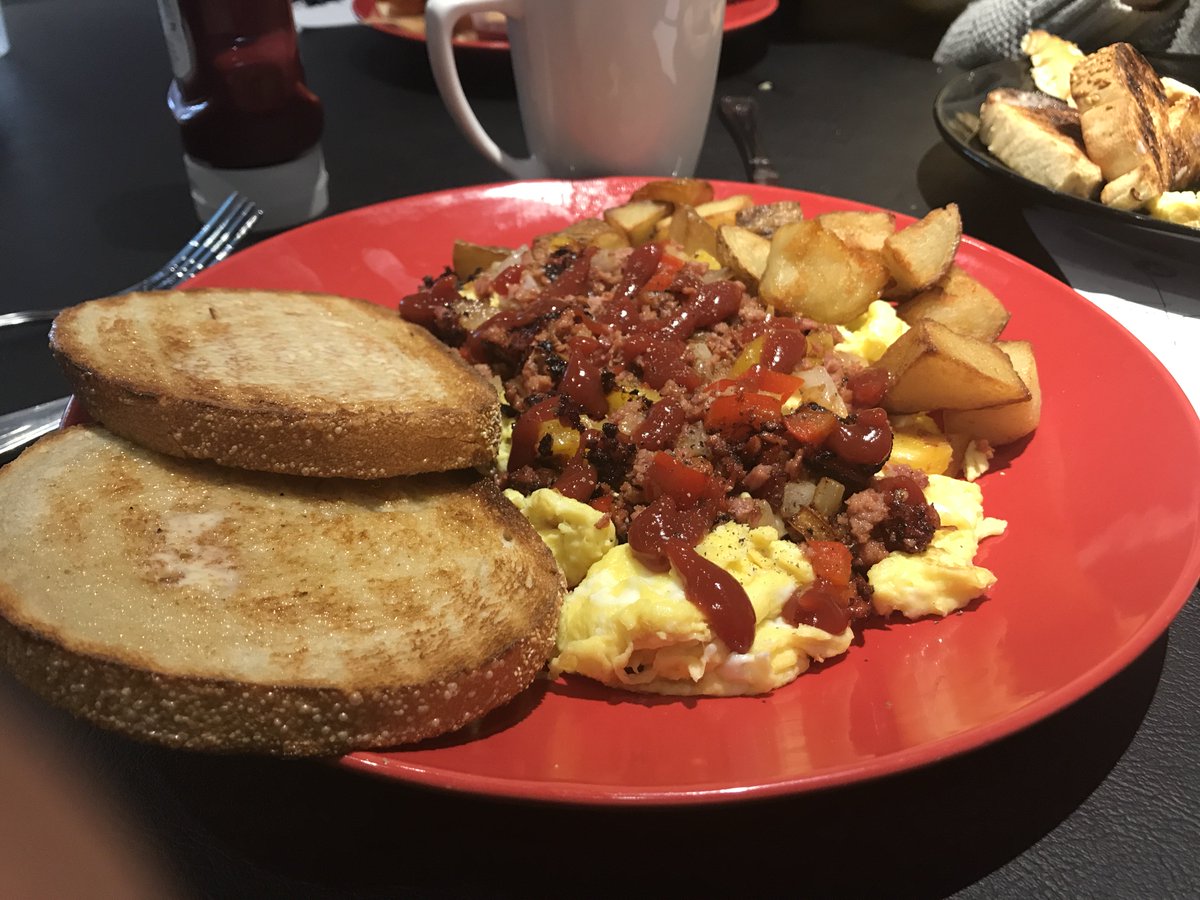 ZeldensDeli's tweet photo. Come on in and enjoy a mixed deli meat skillet for a hearty #breakfast or #brunch! #toronto #zeldensdeli #yongeandstclair https://t.co/NPq3QQxjXz