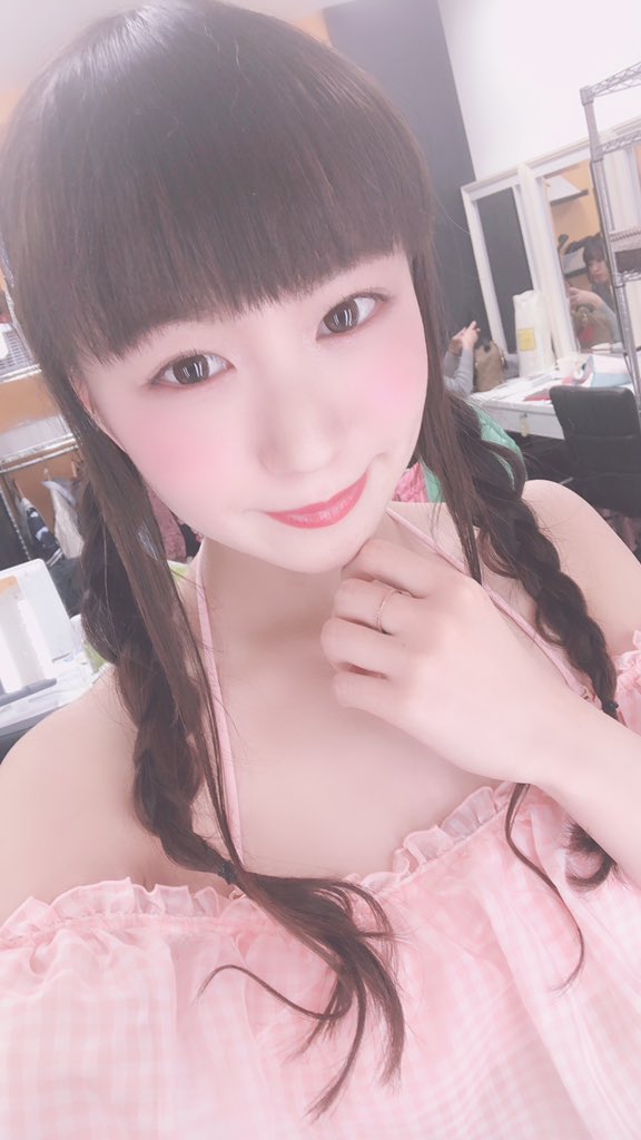 さなてぃにヘアアレンジしてもらったよん🙈💕
ありがとう☺️❤️
いつもかわいくしてくれるから、めっちゃうれしいよん😂
#パステルジョーカー #五十嵐えり #アイドル #好きな食べ物 #抹茶 #ラーメン #カレー #ピザまん #ウッドストック #19歳 #2019年 #高杉沙那 #さなてぃ #ヘアアレンジ #ありがとう