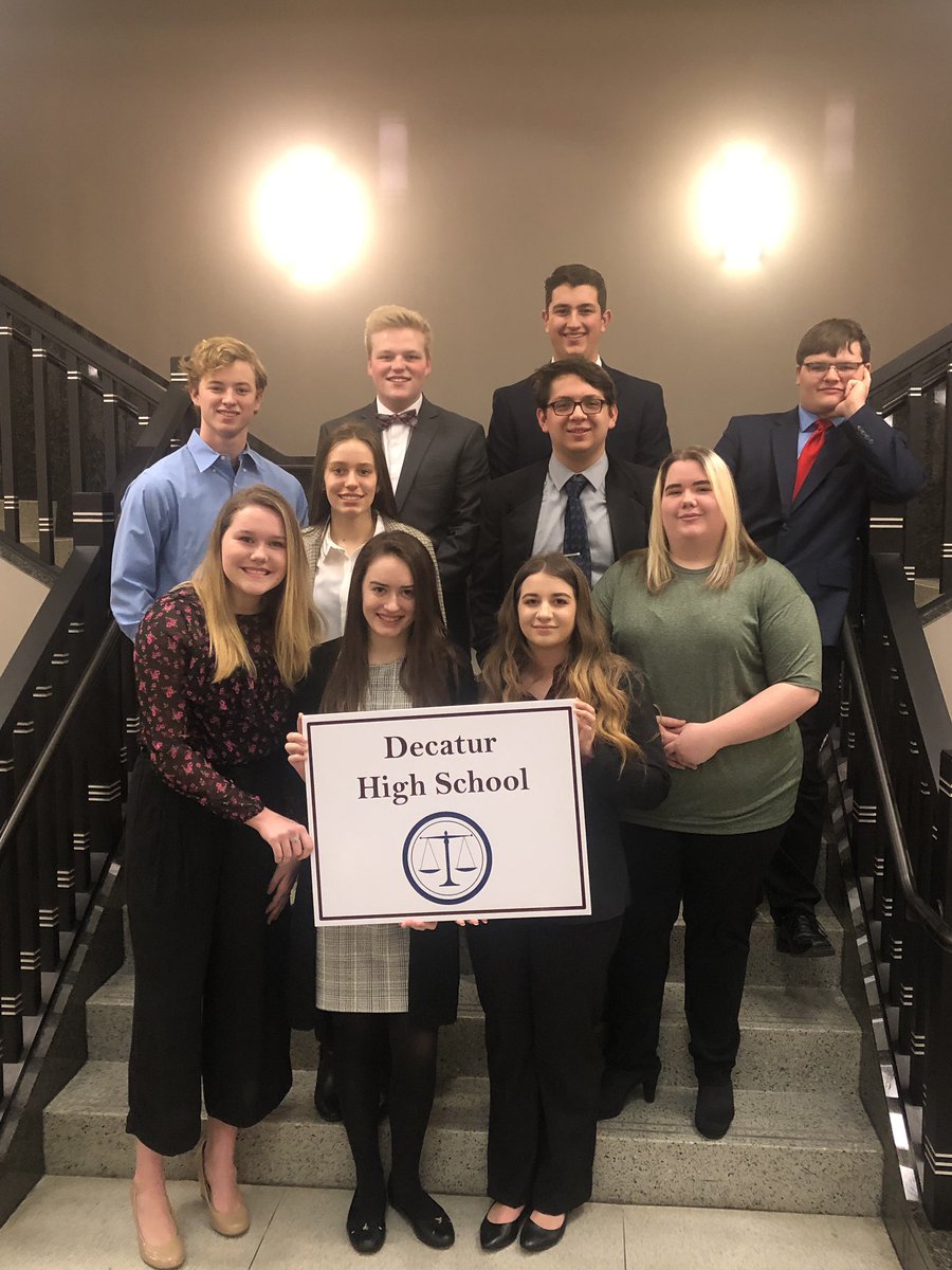 CherieHocevar's tweet photo. These folks are ready! Mock Trial Competition today! #DISDbuildingexcellence #decatureagles #lawyerup #witness #worldchangers https://t.co/QU864J3vfi