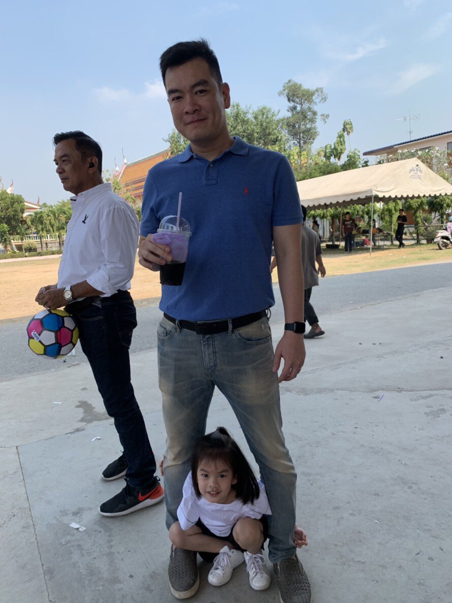 WPincharoen's tweet photo. ภาพบรรยากาศร่วมกิจกรรมวันเด็กกับลูกสาวสองคนครับ เด็กๆสนุกกันใหญ่😊 https://t.co/nzSPNCt7K1