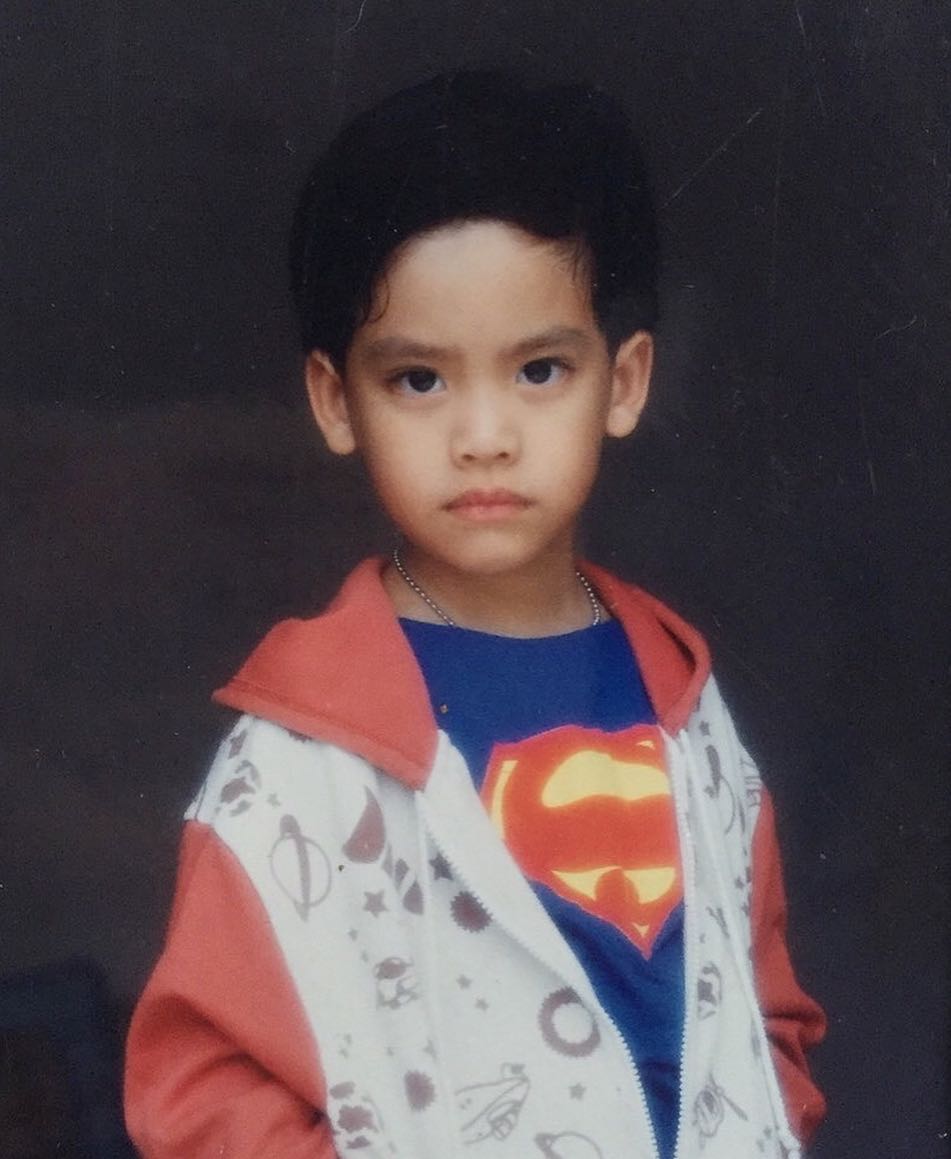 barucmex's tweet photo. [120119] @tae_darvid 
Superman y retirando esta página. 555555555 .... Feliz Día del Niño para todo.🤗 #HappyChildrensDay2019 #เต้ติสชีวิตโลเทค https://t.co/Pf3Lg5oq1I

#TaeDarvid #6MoonsMéxico #Barucmex #SBFIVE 

Cr. @tae_darvid 
Cr. Translation: ©BARUC 
P'Mars🌺 https://t.co/kIrkgk7iCP