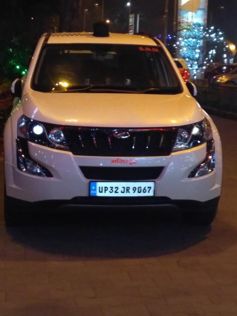 py4001's tweet photo. #PM @narendramodi u said no VIP culture in our country now.
Private car standing at Sahara Ganj Lko right now with tag SDM nd Magistrate.
@dgpup @lkopolice
@uptrafficpolice @Uppolice @myogiadityanath @UPGovt @ipsnaithani इस गाड़ी का कुछ होगा या बस आम आदमी के ही पीछे पड़े रहेंगे। https://t.co/GKpShcIlUJ