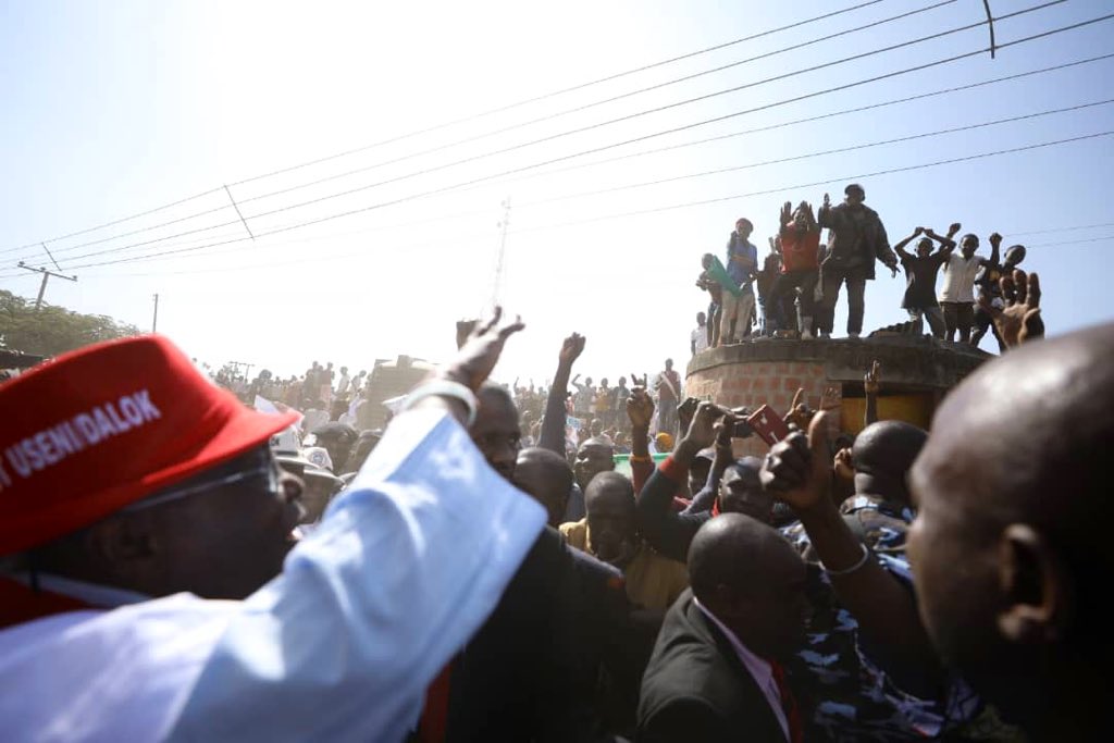 SpokesManAtiku's tweet photo. .@atiku stops over at Bukuru IDP camp in Jos on his way to the #PDPPlateauRally. Donates N10m to support the IDPs fulfill their desire to return to their farms and rebuild their lives. Emotional moment. Nigerians truly deserve a better Nigeria - a Nigeria that works. https://t.co/a288dSSJxk