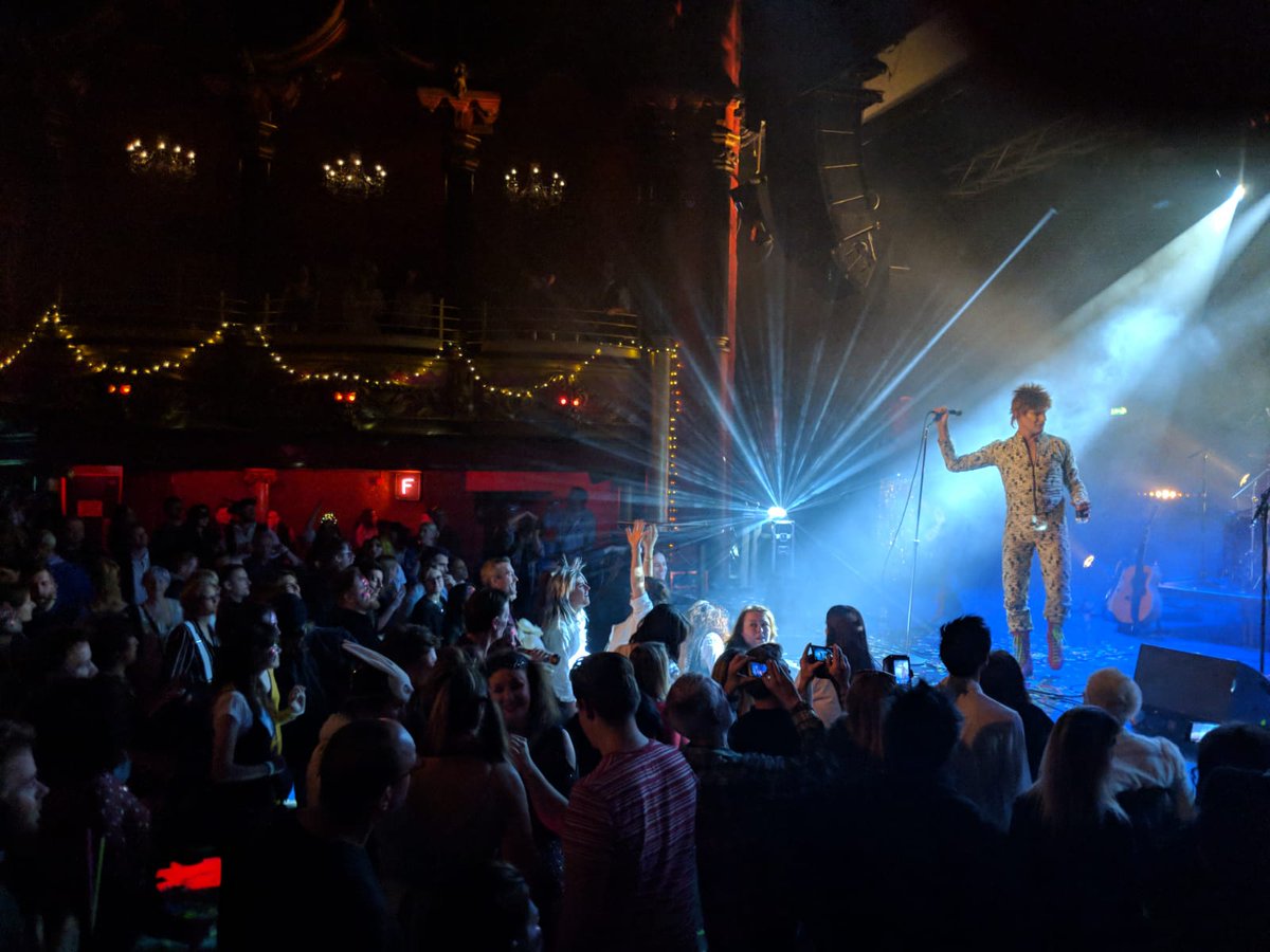 TheClaphamGrand's tweet photo. โก๏ธโก๏ธโก๏ธโก๏ธโก๏ธย Thank you to everyone who made last night's David Bowie tribute party so special!! South London's brightest star will never be forgotten. #RIPStarman โก๏ธโก๏ธโก๏ธโก๏ธโก๏ธ https://t.co/37HuzyHkW5
