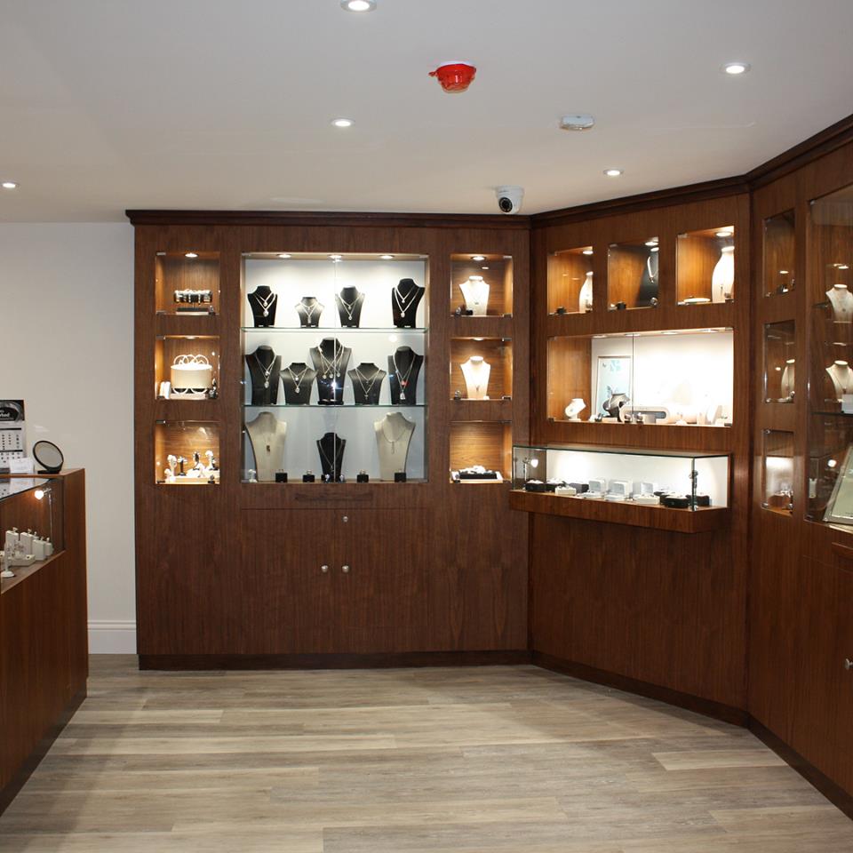 Today's #PopToBanbury theme is J for Jewellers &amp; here's one of our #indiebiz gems on Parsons Street <a href="/WatermansLTD/">Watermans of Banbury</a> who's Goldsmiths have been designing &amp; making exquisite jewellery in #Banbury for over 25 years! #ValentinesDayGift #ShopLocal #VisitBanbury