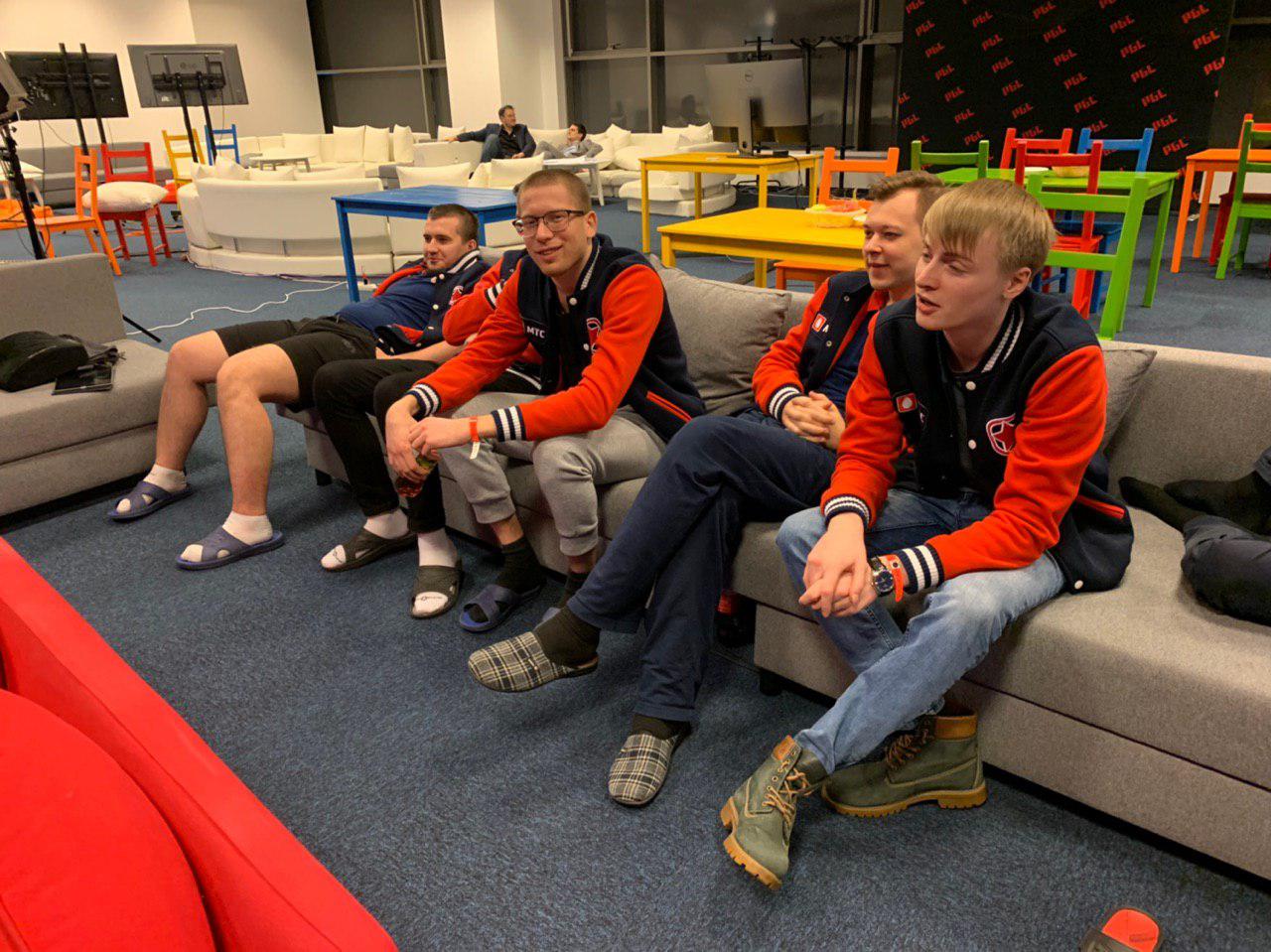 Dwt4a5JXQAAqZYc.jpg:large