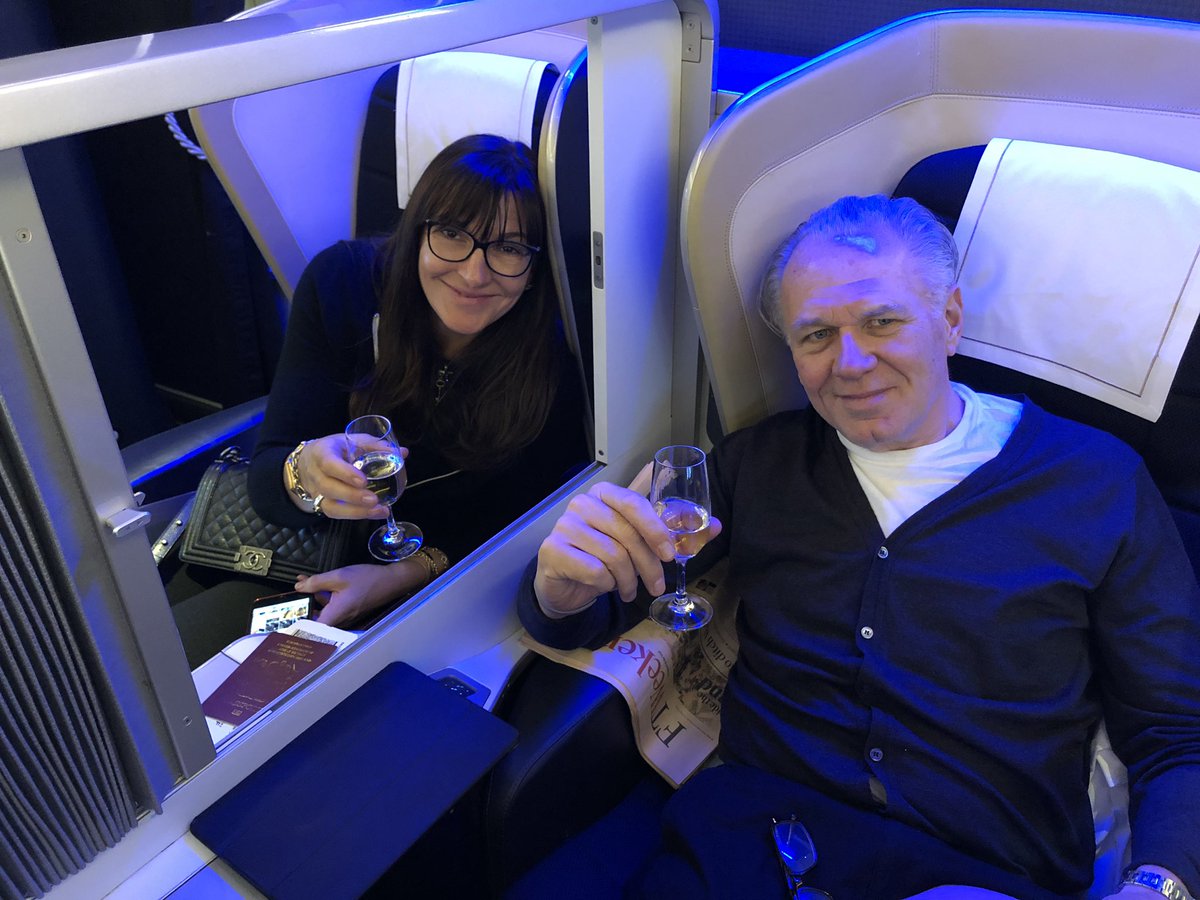 K22KJJ's tweet image. Happy birthday @jacqs1968 @neilhall75 and I are glad to share your extra long 31 hour day with you! #champagneflight