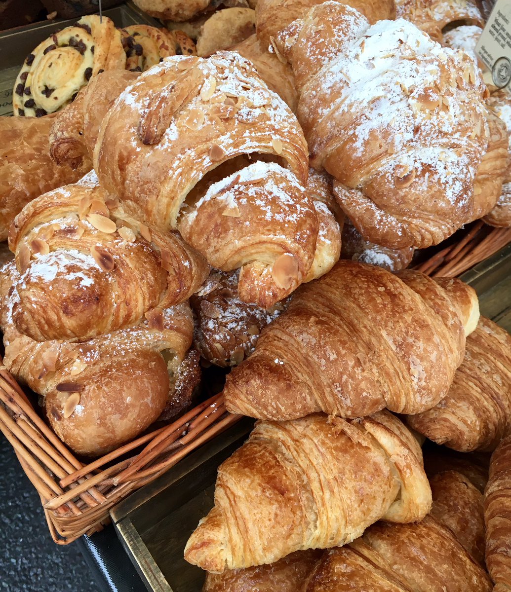 Sarie1108's tweet photo. Good to be in Oundle on Farmers’ Market day (although I got caught in the middle of 200 students coming out of class !!) 1 of 2 #oundle #farmersmarket #croissants #fishstall #oundleschool https://t.co/ch2wU4HhZx