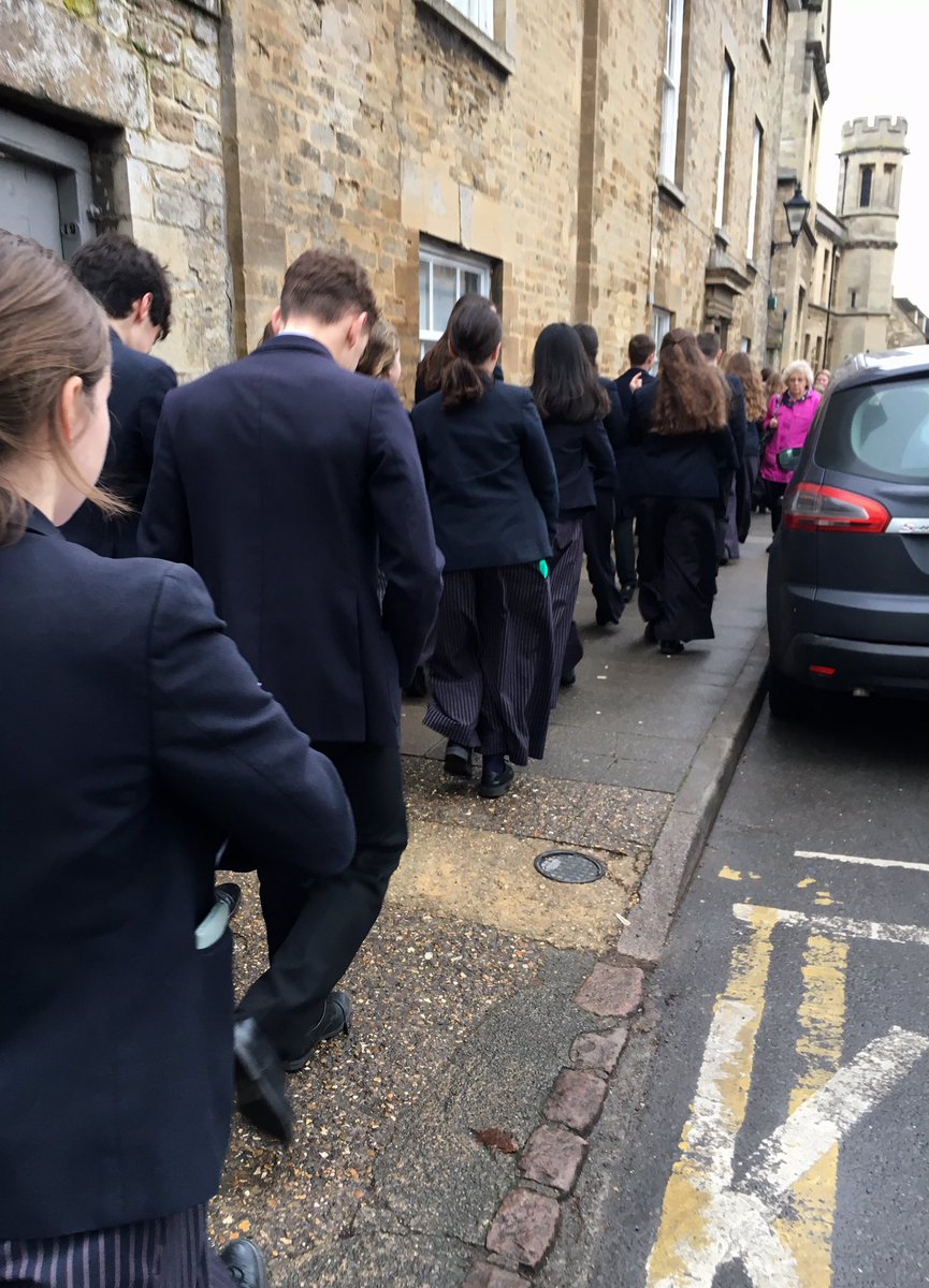 Sarie1108's tweet photo. Good to be in Oundle on Farmers’ Market day (although I got caught in the middle of 200 students coming out of class !!) 1 of 2 #oundle #farmersmarket #croissants #fishstall #oundleschool https://t.co/ch2wU4HhZx