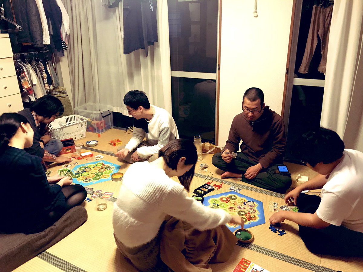 kobe_kaiundo's tweet photo. 昨年のクリスマスイブは、カタン例会と称しながらカタンをしなかったので、この光景は久しぶりです。只今２戦目。 https://t.co/C8ID0iHW9H