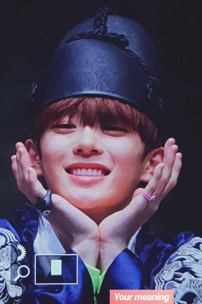 YourMeaning0125's tweet photo. 190112 코바코홀 팬싸인회 #베리베리 #강민 #유강민 #VERIVERY @by_verivery 

곤룡포 주신분.. 어느방향에 계신가요... 절한번 올리겠습니다... https://t.co/IrD14vwbjp