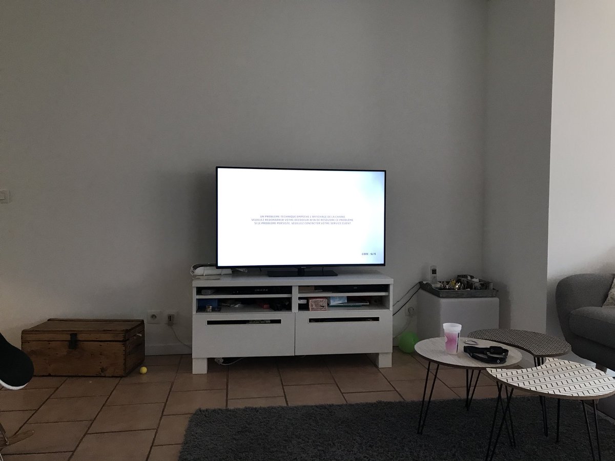 J_Proust's tweet photo. @SFR_SAV @sfr vous avez des clients pour qui cela fonctionne plus de 24h ? https://t.co/cs5Eo7qxtE