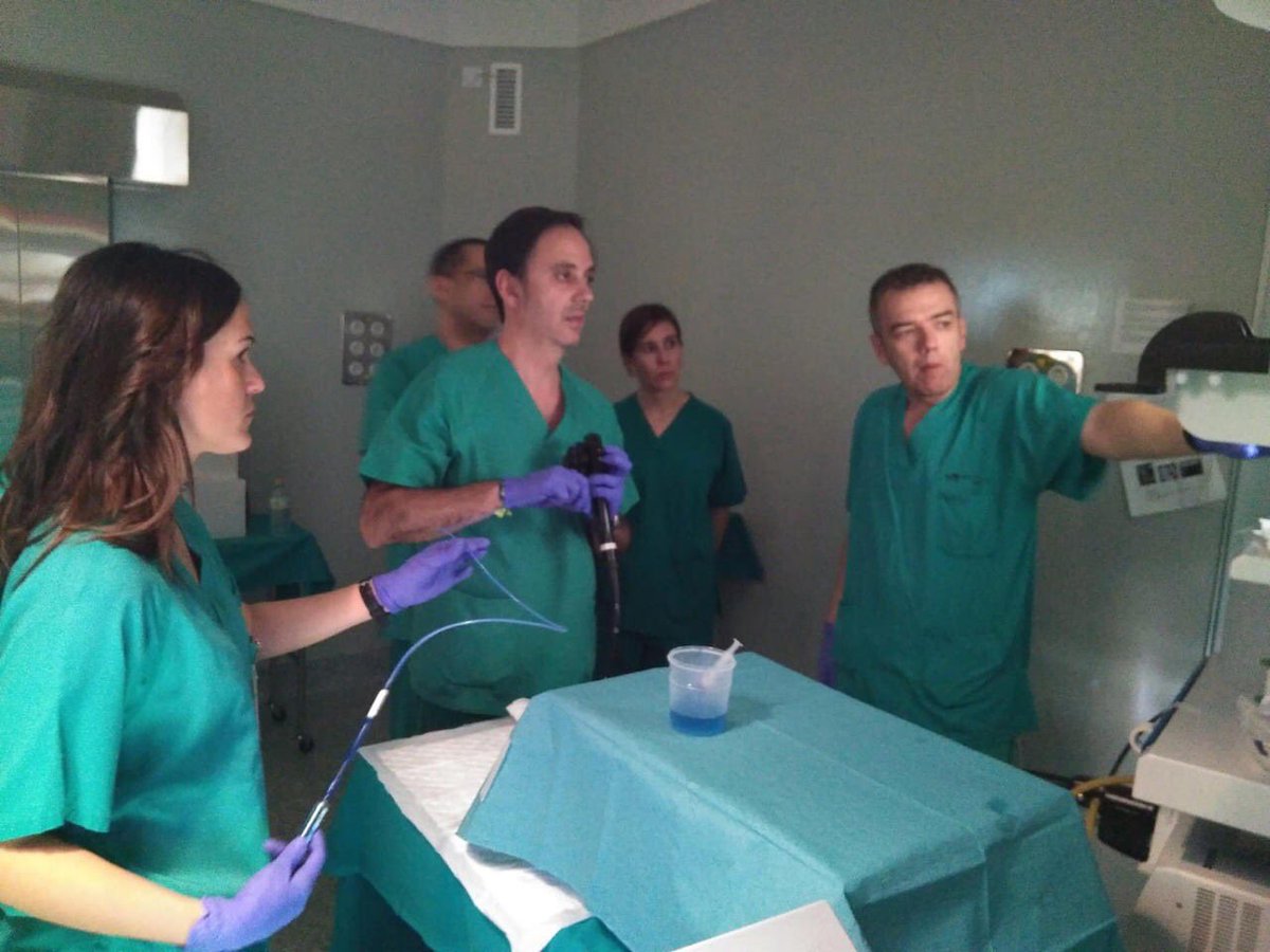 Muy orgulloso de participar en el Curso de Endoscopia Terapéutica organizado por <a href="/AHerrerosTejada/">A.Herreros De Tejada</a> y <a href="/edalbeniz/">Eduardo AA</a> en el <a href="/HospitalPdH/">Puerta de Hierro</a> Como siempre una gran oportunidad de trabajar mano a mano con grandes endoscopistas y buenos amigos <a href="/endoscopiaSEPD/">Endoscopia</a> @AgenciaCostaSol