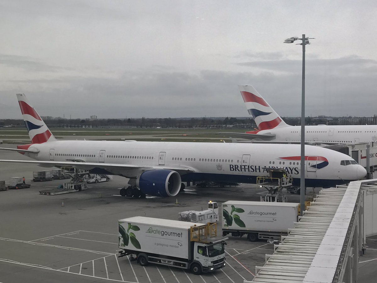 flybyday63's tweet photo. It’s a nice morning at Heathrow Airport and since it doesn’t seem to be any drones flying around 🔍🕵🏻♀️🔎let’s take the opportunity to fly far away to Japan 🇯🇵 It’s a super cool flight number: #BA007 😎 #B777-300ER #Speedbird007 https://t.co/MU0zjyANAy