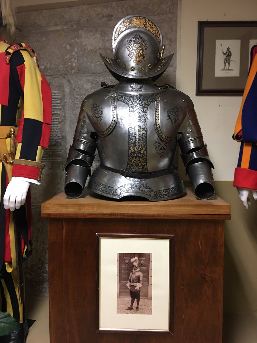 Finally, the armour of one Colonel of the Swiss Guard, who was a member of the Pfyffer von Altishofen family. This family has provided 11 Colonels of the Swiss Guard between 1652 and 1982. The Swiss Guards are often from Swiss families that have guarded the Papacy for centuries.