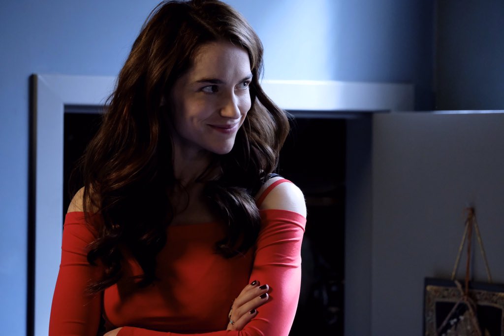 wynonna_smile's tweet photo. Happy #ScrofanoSaturday Earpers!!! 😁❤️ I love this Queen with all of my heart!!! 💕😍 Have an amazingly SMILEY day everyone! 😘💙💚💜 @MelanieScrofano 😊😆😄 https://t.co/4Onm81BJhn