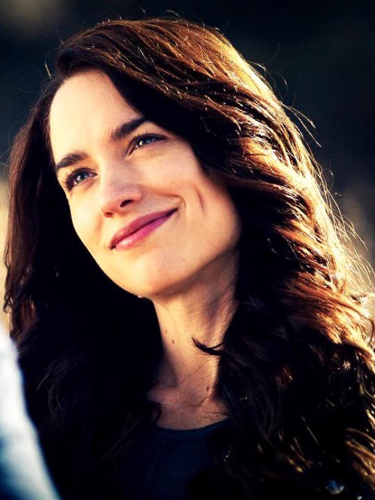 wynonna_smile's tweet photo. Happy #ScrofanoSaturday Earpers!!! 😁❤️ I love this Queen with all of my heart!!! 💕😍 Have an amazingly SMILEY day everyone! 😘💙💚💜 @MelanieScrofano 😊😆😄 https://t.co/4Onm81BJhn
