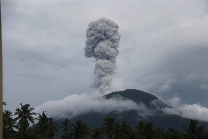 Lihat gambar di Twitter