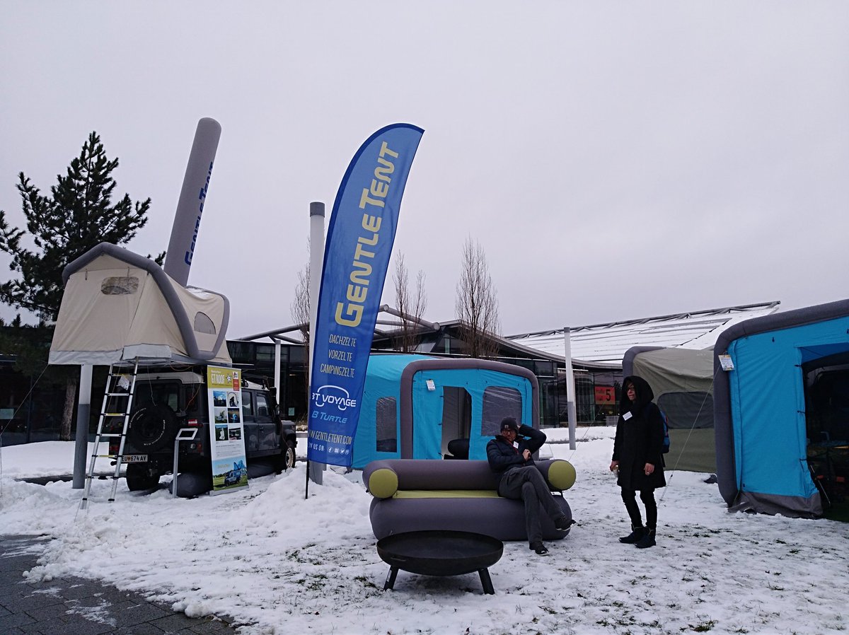 GentleTent's tweet photo. Aufblasbare Vorzelte für Bus,  Wohnwagen, Kastenwagen, Caravan &amp; ein Dachzelt gibt es im Freigelände zwischen Halle 7 &amp; Theresa &amp; Gernot harren für euch in der Kälte aus. #CMT2019 #vorzelt https://t.co/1APYOYmJkZ