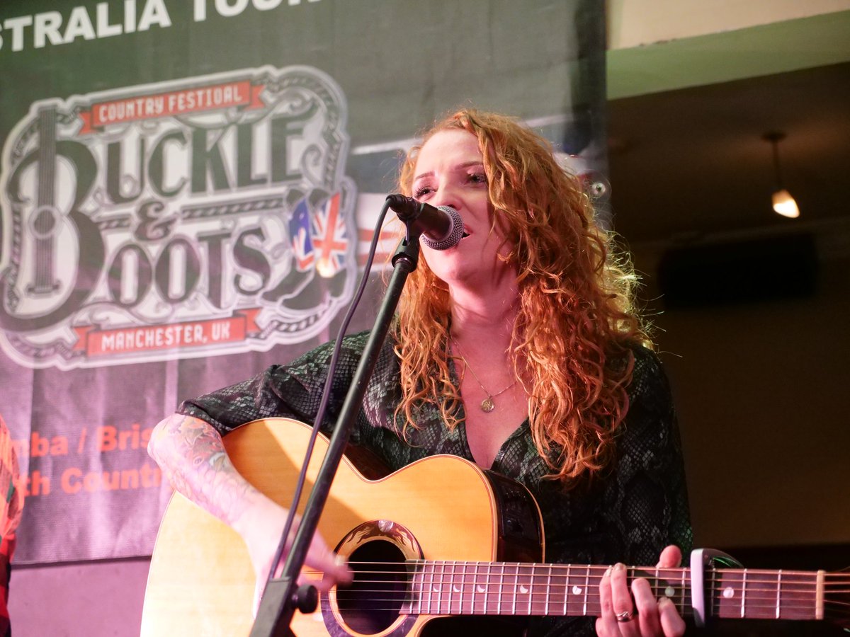 LifeInASong_UK's tweet photo. 'In The Round' with Gary, Jade, Darcy and Kezia in Toowoomba! #BuckleandBootsDownUnder2019 🇦🇺 https://t.co/cCU4q84rwM