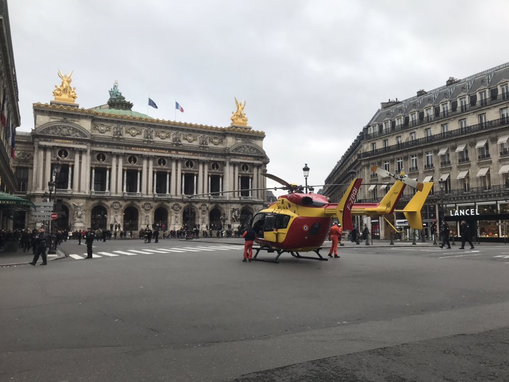the_mitsuf's tweet photo. Large gaz #explosion near Opera area in #Paris. Helicopters on site. https://t.co/0prF8FXg2U