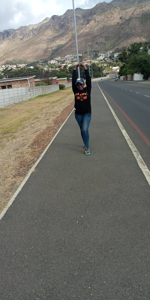 TheTrayci's tweet image. Representing Uganda on these streets. #TheTrayciTravels 

Jumper by Humphrey: @flingfire @flingfire1