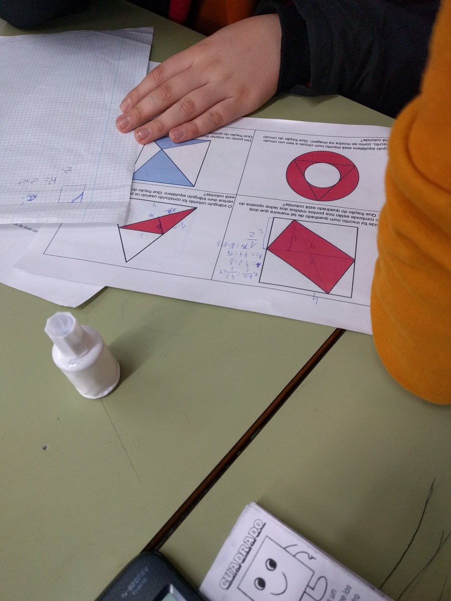 santisesa's tweet image. Usando algúns petiscos de xeometría en 2ºESO. Alumnado diferente, distintas maneiras de procurar solucións. Thanks @solvemymaths Merci @panlepan #geometrysnacks