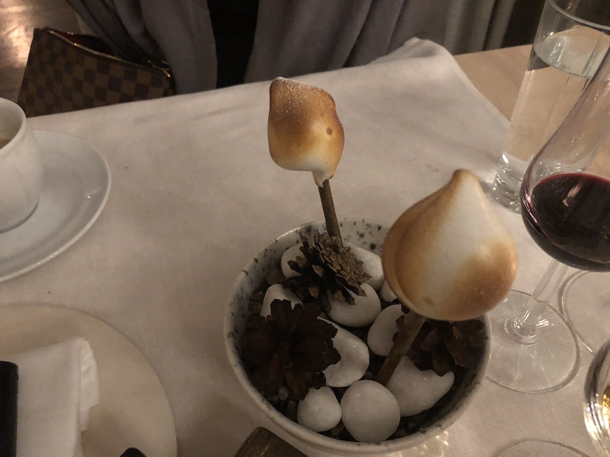 MikaPiltz's tweet photo. Tein eilen ruokaa himassa,todella hyvän makusta mutta esillepano hieman ontuu🤣🤣#kuhaa #osteri #kuningastapua #jälkkäri 👍 https://t.co/QOuuKgxMkT