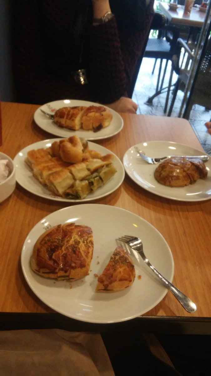 Anlık masaya dert döküyoruz :') @busehgr