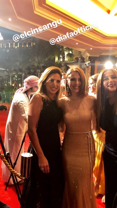 meee_de's tweet photo. وقتها كنت فرحانه بالتشين فرحه كبيره انها اخدت الجايزه وشافت حب العرب ليها😩😩💙💙
#ElçinSangu #DIAFA2018 https://t.co/yE7eRVuZ9z