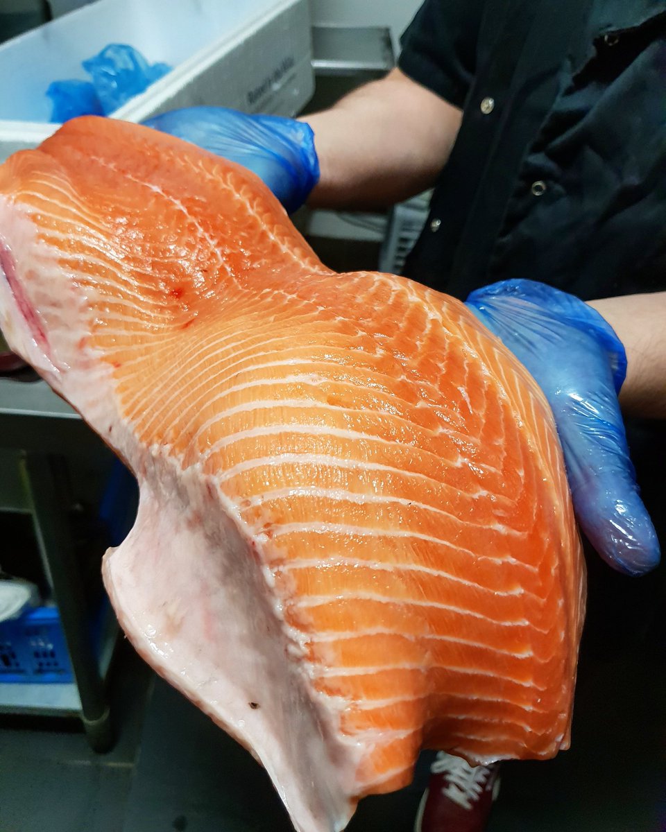 Fresh delivery daily 🚚💦🐟

We try to recreate the freshness of original island Poké by getting the best produce available. We work very closely with our suppliers to make sure all our fish is well tended to and passes all tests suitable for Poké bowls!