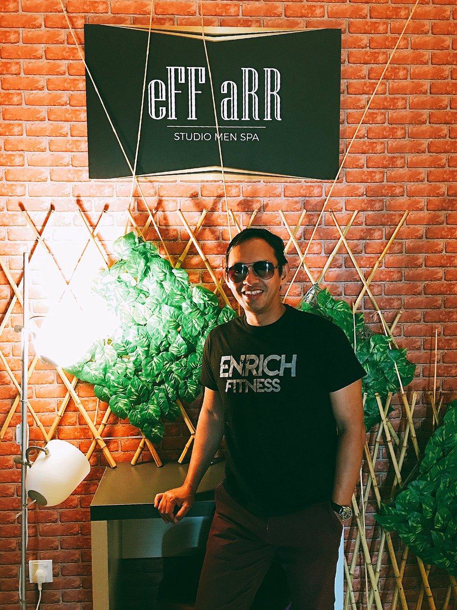 EffMen's tweet photo. Terbaik terima kasih abg #zakie, datang buat treatment di eFF aRR studio Men Spa👍🏻☺️ #menspa #spa #shahalam #facial #scrubs #massage #onlyformen https://t.co/FpgdaGozJ2