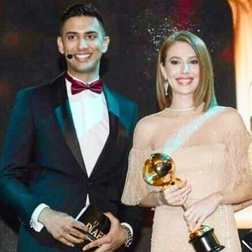 meee_de's tweet photo. ووقتها حقدت علي ابو ومعاذ بشكل 😒😔 كانوا اكتر اتنين اتصوروا مع التشين😢
#ElçinSangu #DIAFA2018 https://t.co/d3x8REeCvV