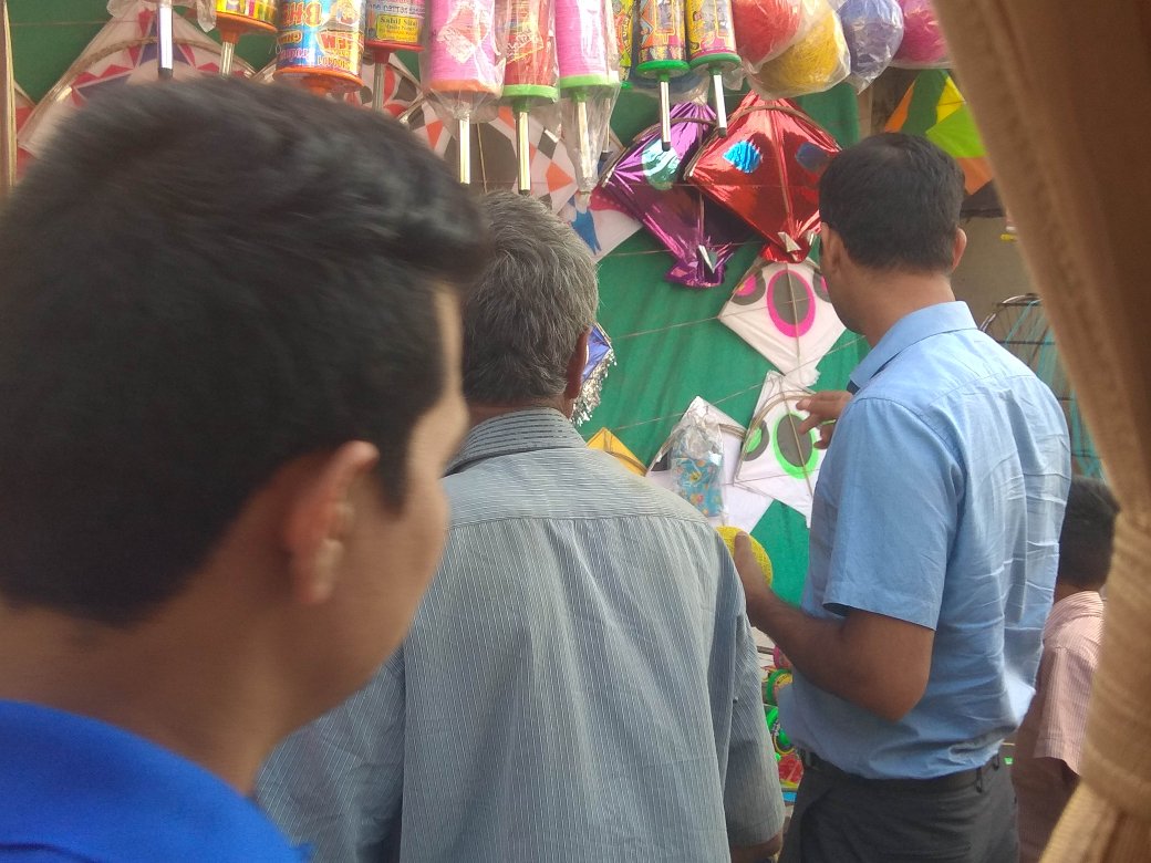 SdmVeraval's tweet photo. #Karuna
Checked #KiteShops to stop sale of #ChineseDori and Glass Content in Dori. Glad to see that inspected shopkeepers were refraining frm prohibited threads
Please report if u come across such threads
Lets celebrate a #BirdFriendlyUttrayana
@collectorgirsom
@pkumarias https://t.co/Fn0ZfBwWPu