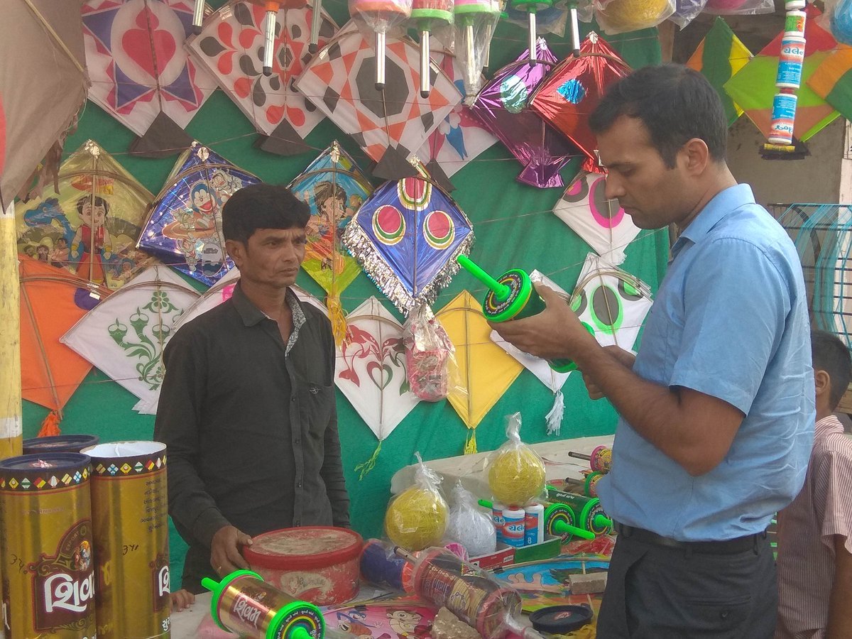 SdmVeraval's tweet photo. #Karuna
Checked #KiteShops to stop sale of #ChineseDori and Glass Content in Dori. Glad to see that inspected shopkeepers were refraining frm prohibited threads
Please report if u come across such threads
Lets celebrate a #BirdFriendlyUttrayana
@collectorgirsom
@pkumarias https://t.co/Fn0ZfBwWPu