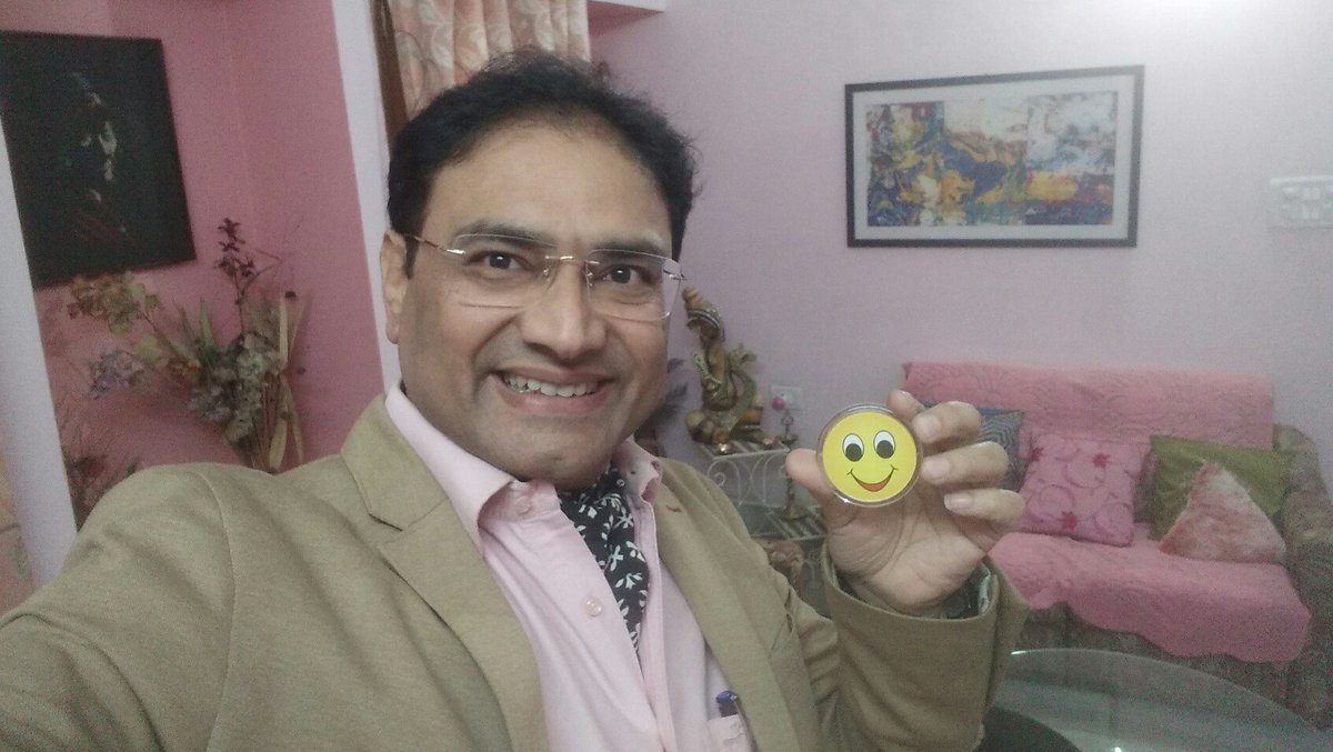 vJoshiSmiley's tweet photo. आज 12Jan2019 😊"राष्ट्रीय युवा दिवस"😊 : स्वामी विवेकानंद जी के जन्मदिवस पर देश के सभी युवाओ को #SmileyLive😊 की बधाई #विभांशुजोशी भोपाल : @JoshiVibhanshu @SmileyLiveJoshi @tormepava https://t.co/OXMON6gTZr
