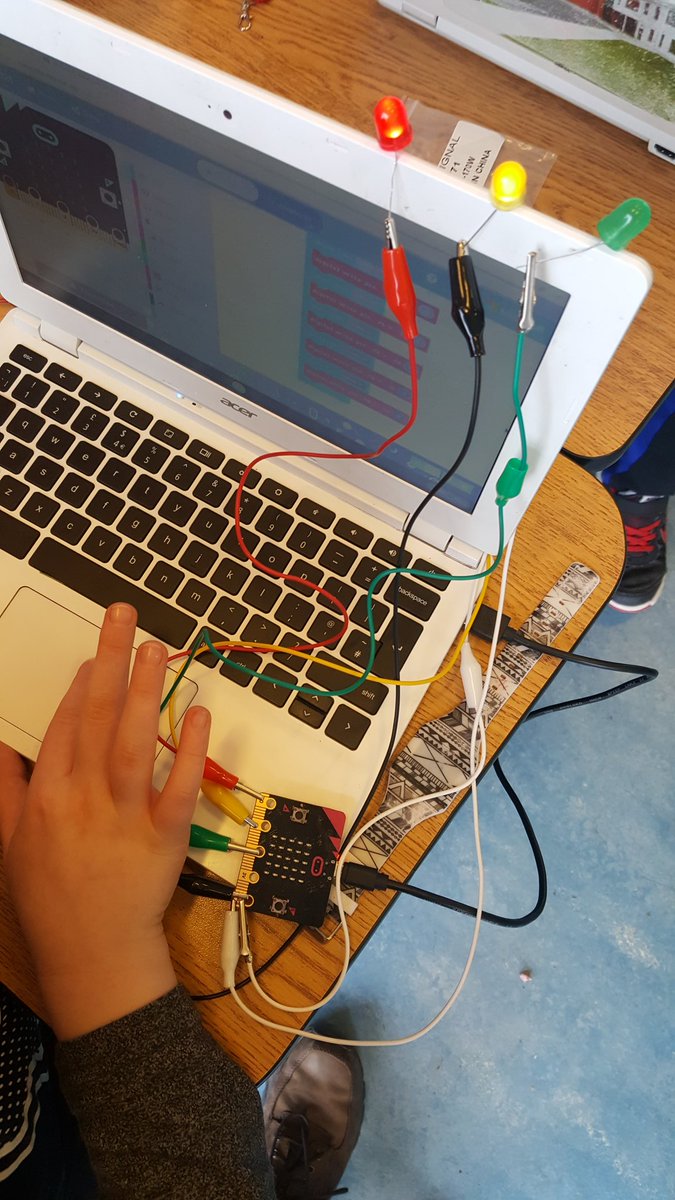 CoderDojoAthy's tweet image. Controlling lights with a micro:bit this morning