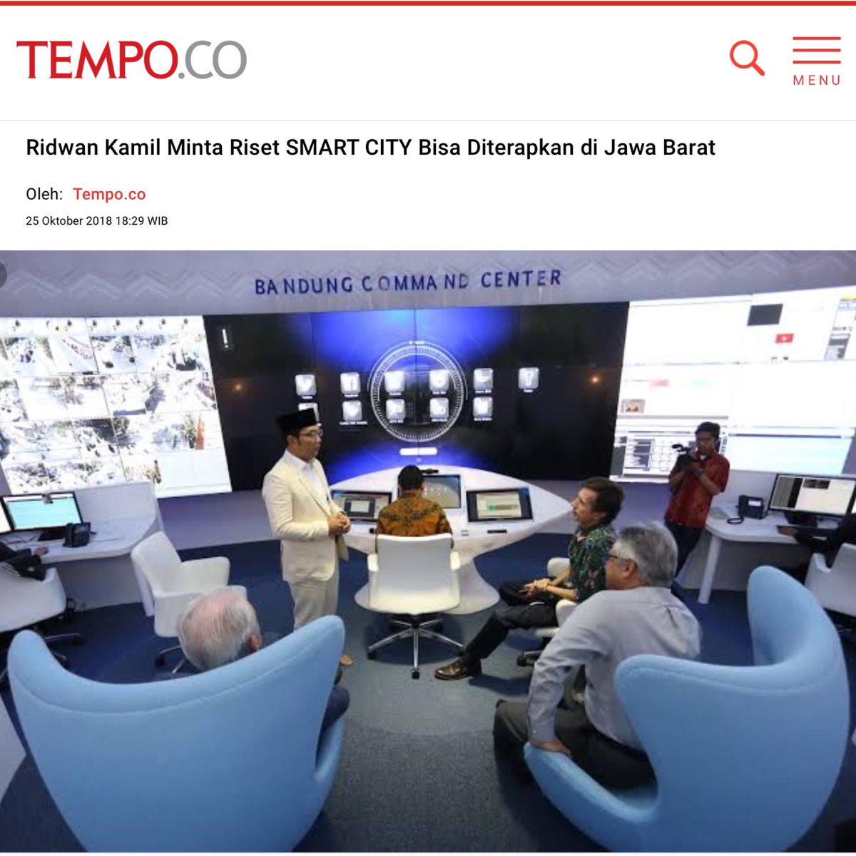 ridwankamil's tweet photo. SMART DIGITAL GOVERNMENT akan diterapkan di semua Kota/Kab Jabar. Melalui sistem Smartcity, layanan publik akan full digital, Anggaran dikontrol scr digital agar jauh dari korupsi dll. TAHUN  ini hibah Command Center dihadirkan di: Garut, Pangandaran &amp; Kab Cirebon.  #JabarJuara https://t.co/u7qkBR3t04