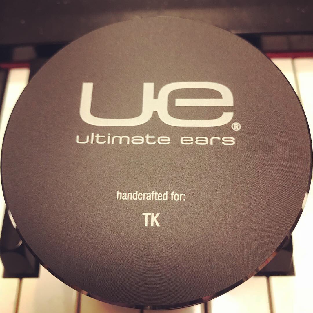 TomokiKiuchi's tweet photo. 約10年間使ったイヤモニの乗り換え。
しばらくこの人が相棒です。
#UE11Pro https://t.co/Nrv8MPR1mn