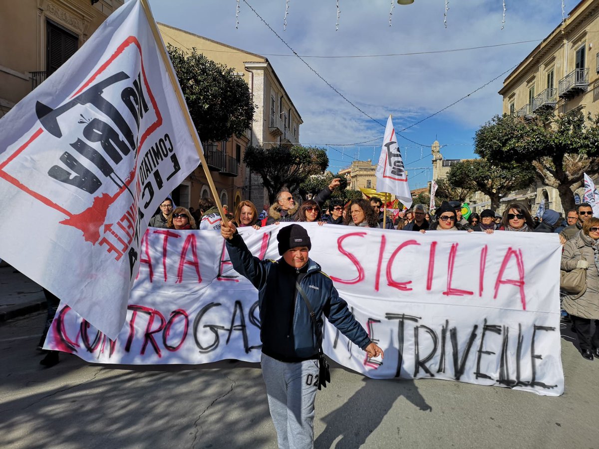 no_triv's tweet photo. Il nostro grido sarà più forte delle vostre menzogne @MISE_GOV @minambienteIT #umariunsispirtusa #12gennaio https://t.co/eRto0lb73X