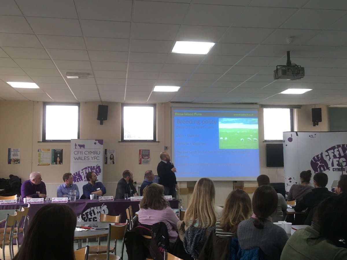 hannah_wright00's tweet photo. Very inspiring presentations so far from both @neilperks3 and @garethgrassland @NuffieldCymru at the @WalesYFC #CFfiConference https://t.co/sq0YgjoLOL