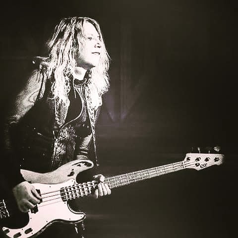 anderssonmarten's tweet photo. #MartenAndersson #espbass #emgpickups #ebs #hipshot #daddariostrings #intunegp #babitz #bass #bassplayer #bassist #bassists #bassisyourfriend #bassporn #bassistsaresexy #bassista #Steelheart #FromClassicalToRock #lizzyborden #LynchMob #martenanderssonbass #TheMarten https://t.co/mwDRSSlc5K