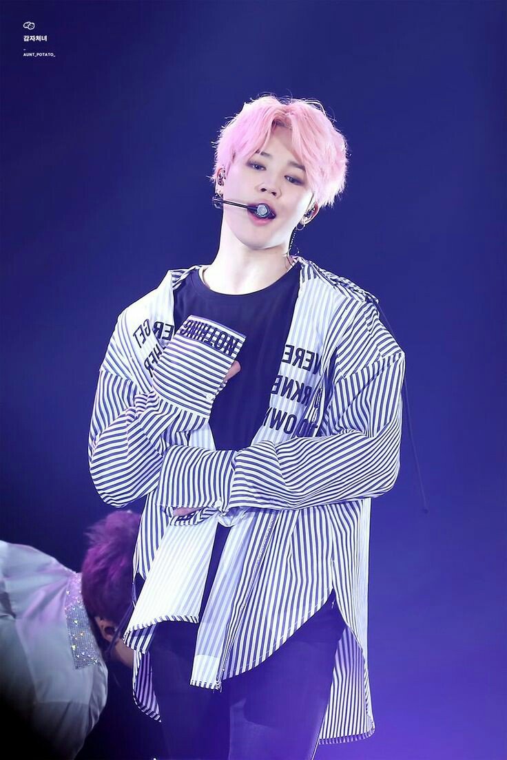gimbapkuk's tweet photo. pink haired jimin
2017.                                                  2019. https://t.co/n3g1mKISTc