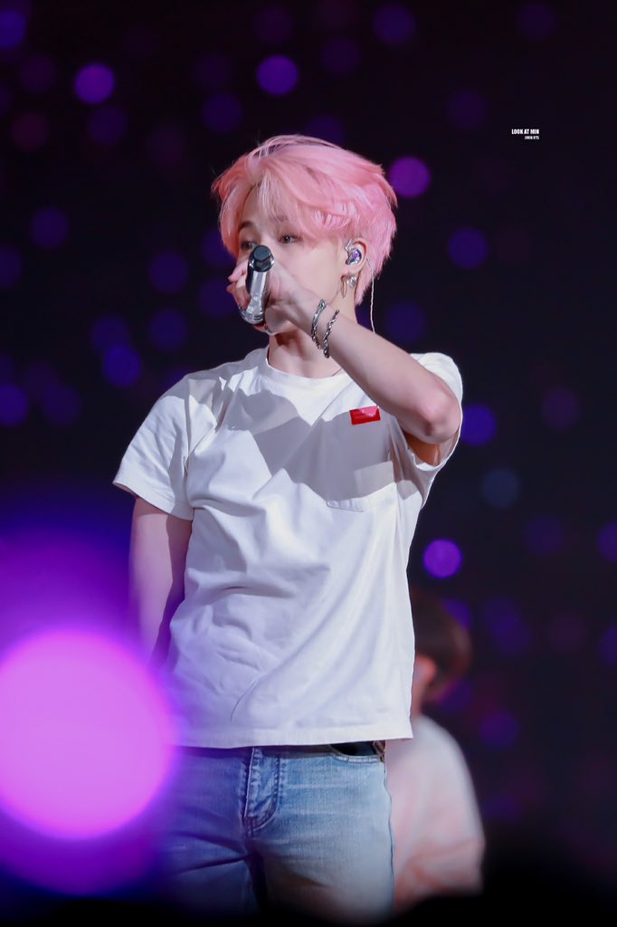 gimbapkuk's tweet photo. pink haired jimin
2017.                                                  2019. https://t.co/n3g1mKISTc
