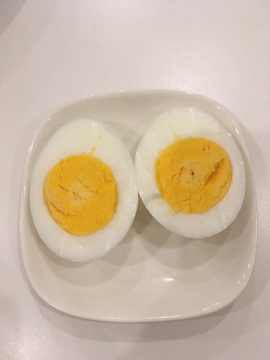 お手軽自炊～ゆで玉子編～
精神的負荷の少ないゆで玉子です。
https://t.co/gaKpJpnlDm
#エッセイ漫画 #一人暮らし #料理 #日記 #ゆで卵 