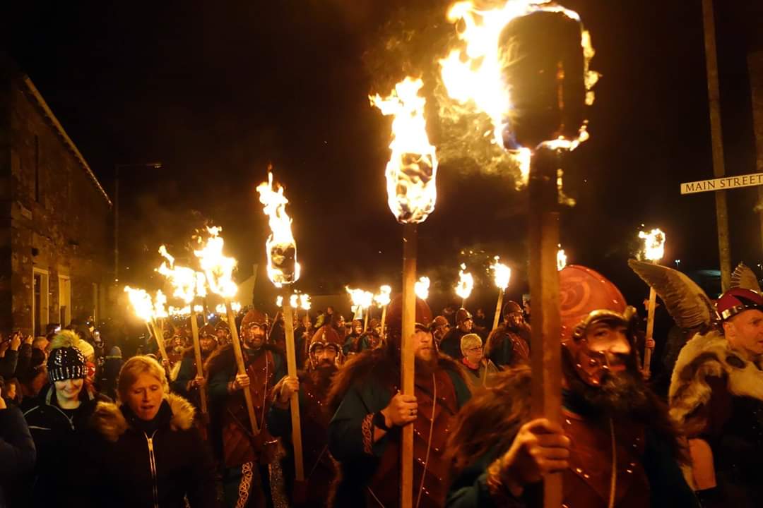 thedutchknitter's tweet photo. #Guizers bringing the galley to the marina.
#Vikingen
#galley #uphellyaa #Scalloway #viking #vikings
#firefestival #scallowayfirefestival
#Magicmotifs #Magischemotieven
#Shetland
#breien #knitting #stricken
#carlameijsen #thedutchknitters
#ShetlandArts #thebooth #Scalloway https://t.co/7K0ZAM638u