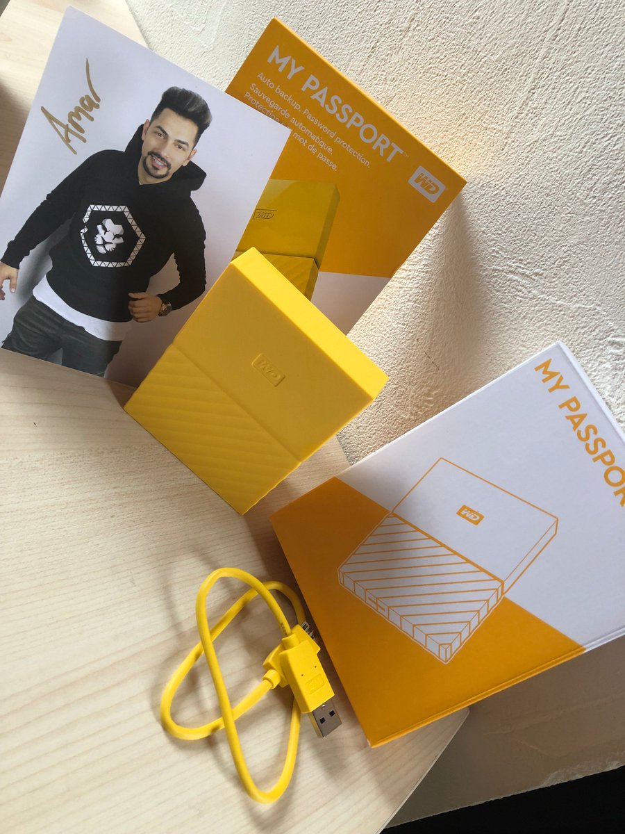 _Crazy_Popel_'s tweet photo. Eben gerade hat es geklingelt und die Post stand vor der Tür mein erster Gedanke "Ich habe doch gar nichts bestellt". Aber als ich das Paket ausgepackt habe, hat es *klick* gemacht.
Danke Amar
@WD_Deutschland @AmarCoDTV #SantAmar #SantAmarsXMasSpecial https://t.co/L3OLGVbQDH