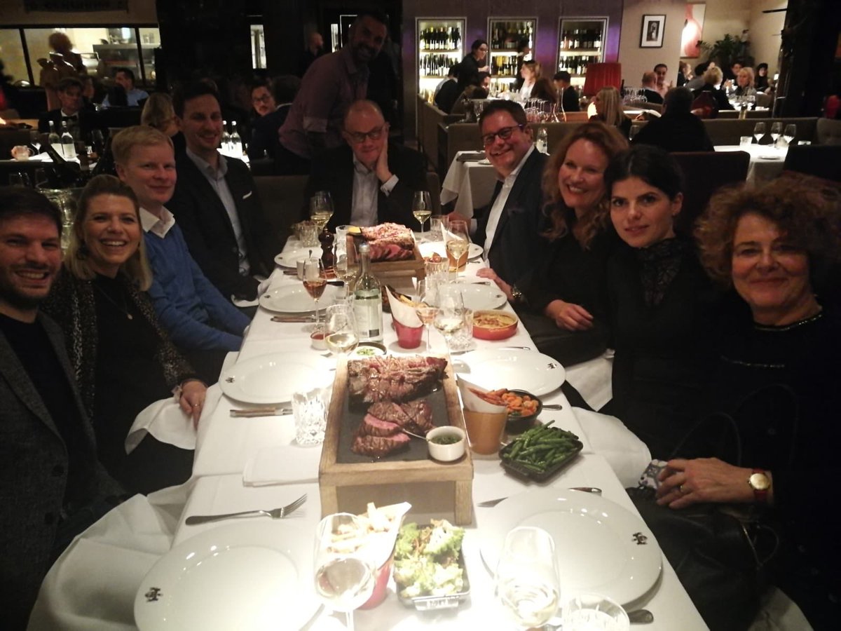 patrickdoering's tweet photo. This Team is a Dream! Ein Abend mit meinen früheren Mitarbeitern im MdB-Büro und im TDH - es waren aufregende politische Zeiten, wir haben Erfolge gefeiert, Niederlagen erlitten und viel erreicht. Schön, dass wir uns immer noch was zu erzählen haben 😉. #fdp #grillroyal #berlin https://t.co/tdoAQkA6TS