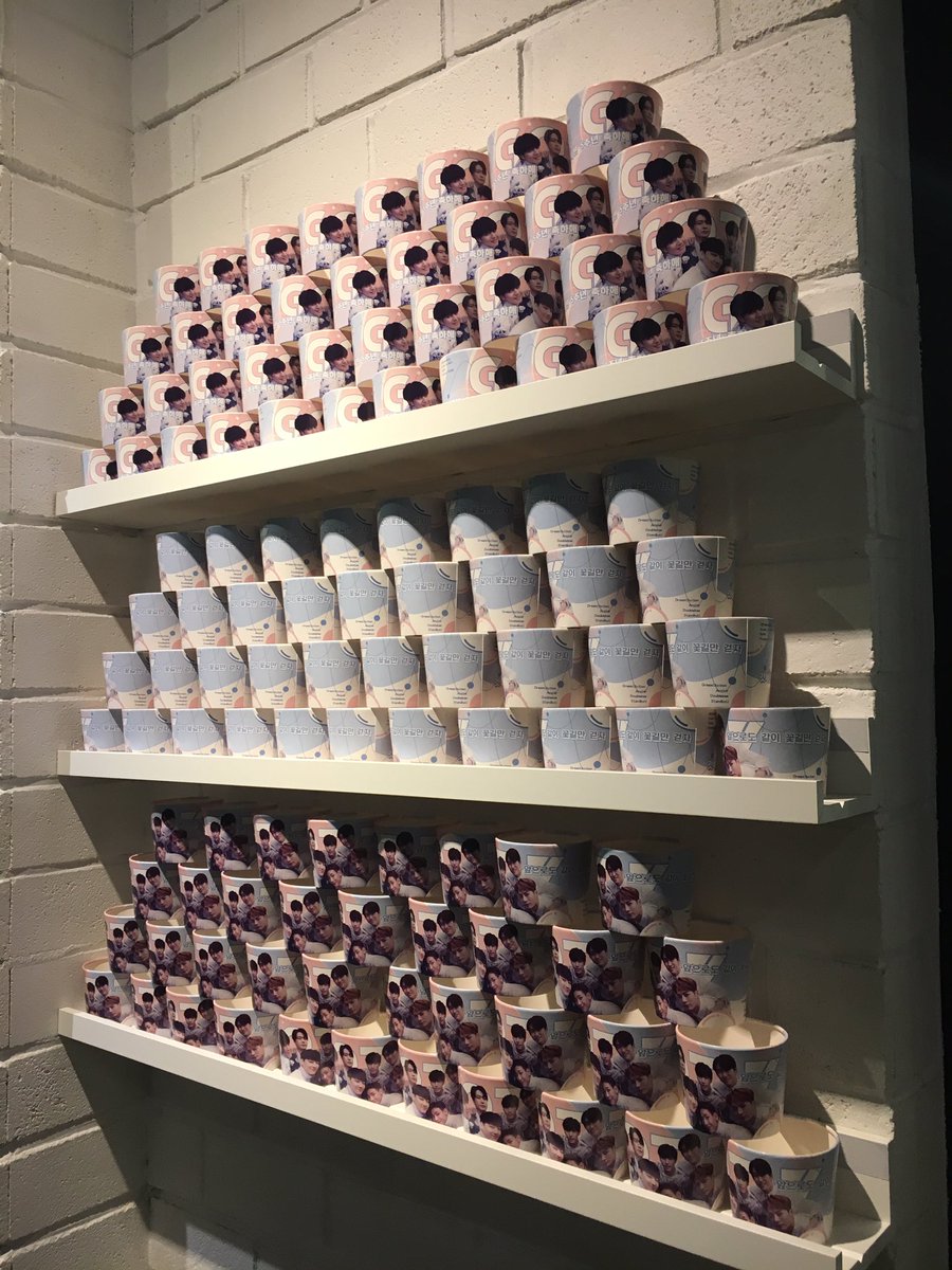 Time to visit another café - #GOT7 5th Anniversary Café 💚

The setting in the café was beautiful 😍

<a href="/4everYOUNG_jy/">Forever YOUNG</a> <a href="/DEFiniteSOUL106/">DEFiniteSOUL</a> <a href="/crushonmark0904/">CrushOnMark☄️</a> <a href="/HUANforwje/">Gate小画家（83返佣）</a>
<a href="/DreamAction0922/">Dream!Action</a> @ARSTAR_CYJ
<a href="/doublebae_0502/">DoubleBae💓</a> <a href="/standbyU_97/">STANDBYU</a>

#갓세븐 #맠진 #Got75thAnniversary #MarkJin #GOT7데뷔5주년